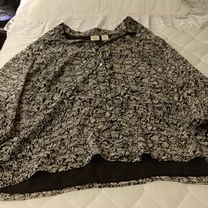 Covington woman size 24 26 black and white ruffle